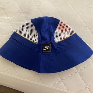 Nike bucket hat